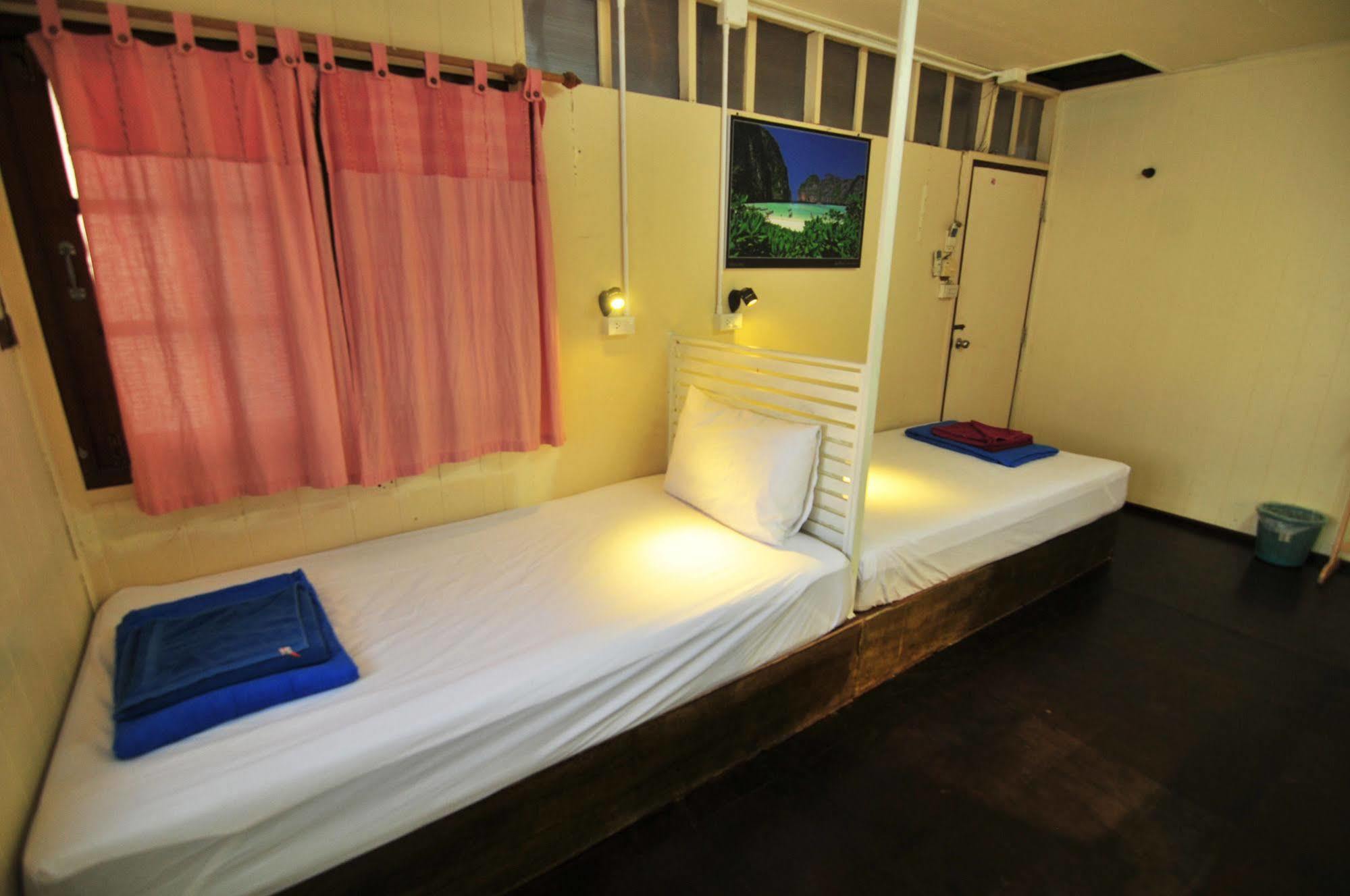 Pp October House Hostel Koh Phi Phi Ngoại thất bức ảnh