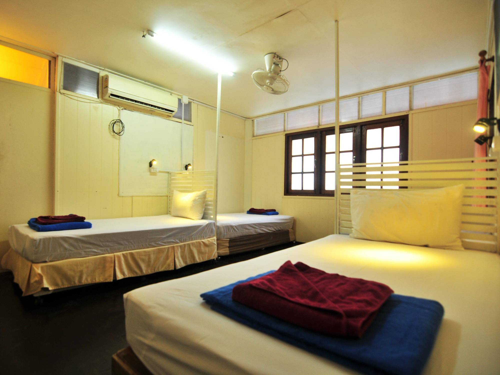Pp October House Hostel Koh Phi Phi Ngoại thất bức ảnh